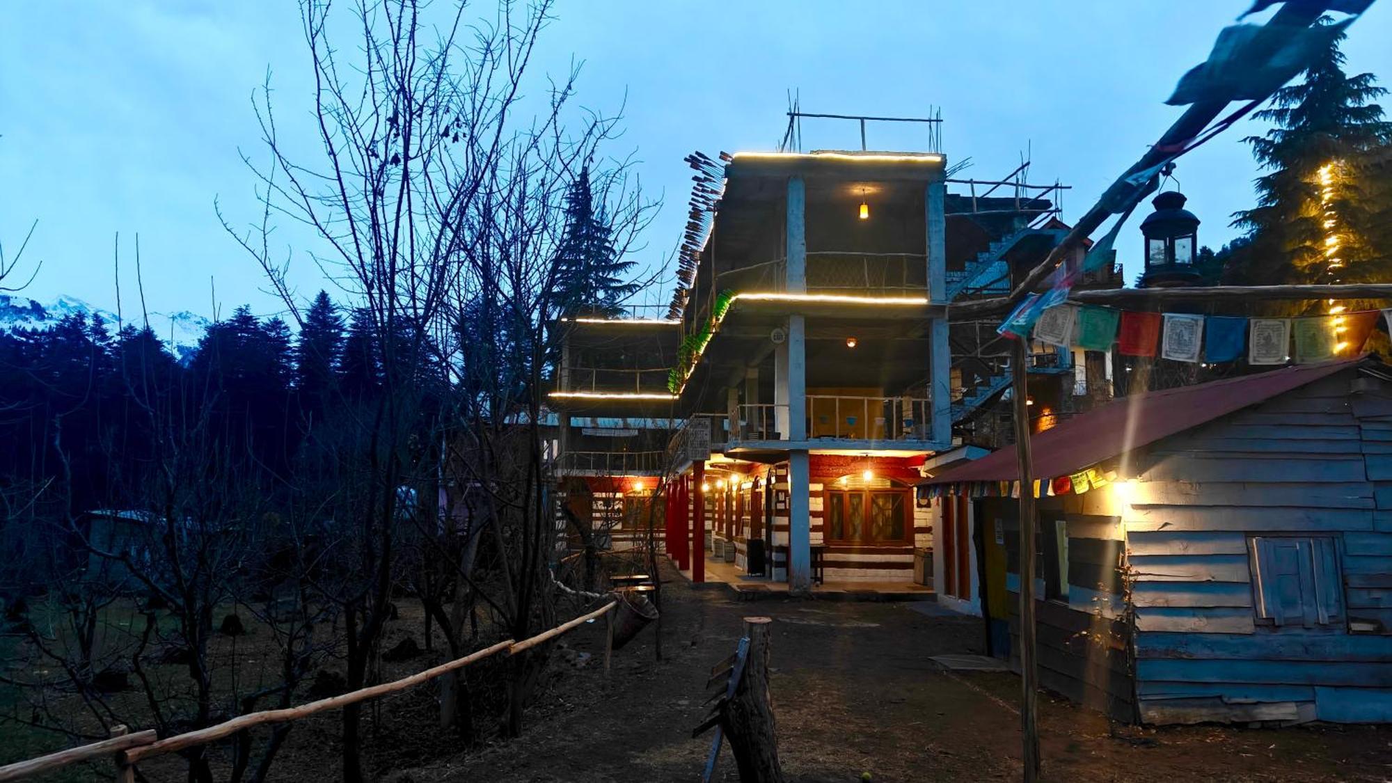 Basecamp Manali Hostel Buitenkant foto